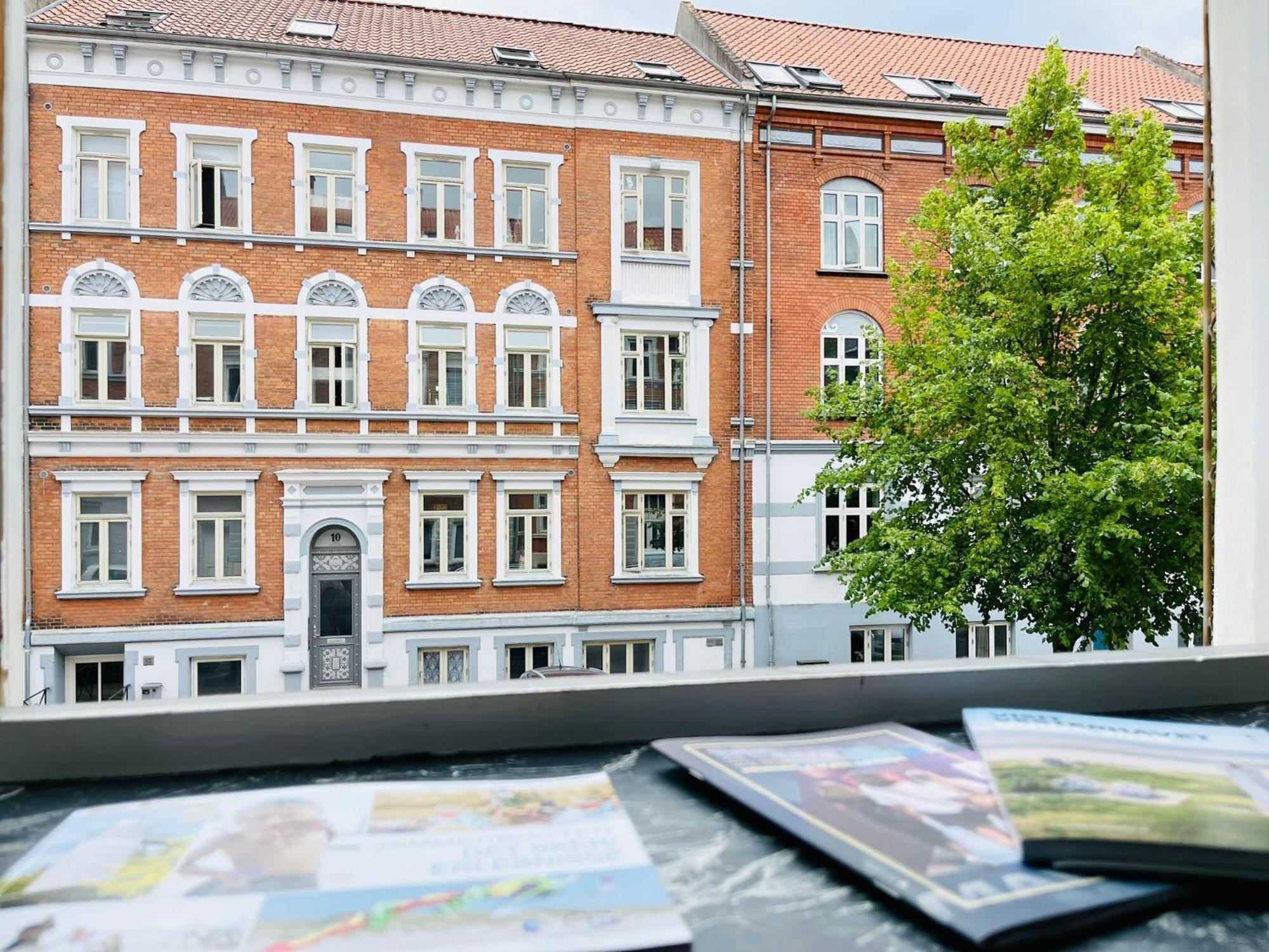 Scandinavian Apartment Hotel -Lunden 2- Central 2 Room Apartment Хорсенс Экстерьер фото